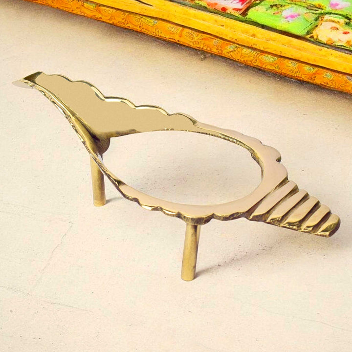 5 inch compact brass Shankh stand with a sturdy, round base and smooth golden finish, perfect for securely holding small conch shells during religious rituals and home worship. India’s Largest Pooja Accessories Brand – www.satvikworld.com
