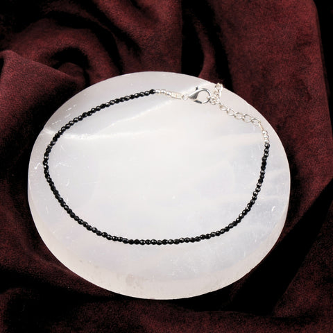 Black onyx healing stone anklet for protection and grounding. India’s Largest Puja Accessories Brand- www.satvikworld.com