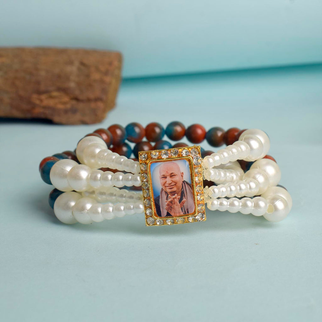 Red & Blue Marble with White Pearl Four Layer Guruji Swaroop Bracelet featuring vibrant marble-effect beads and luminous white pearls with Jai Guruji Swaroop – perfect for spiritual wear, festive gifting, and daily devotion. India’s Largest Pooja Accessories Brand – www.satvikworld.com